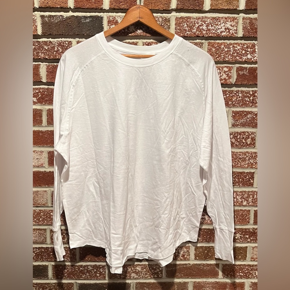Zella - White Crew Neck long sleeve T-shirt with thumb hole cuffs. - Picture 4 of 9